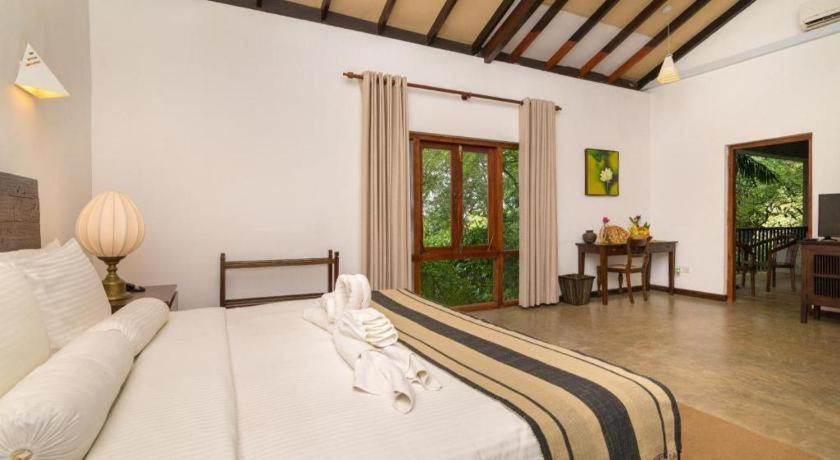 Roman Lake Ayurveda Boutique Resort Ahungalla Luaran gambar